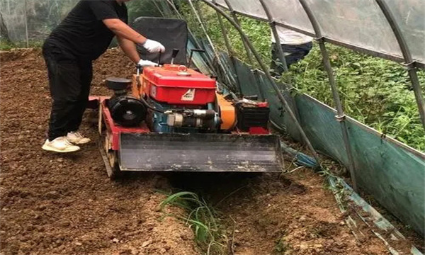 大棚内微耕机使用操作要点